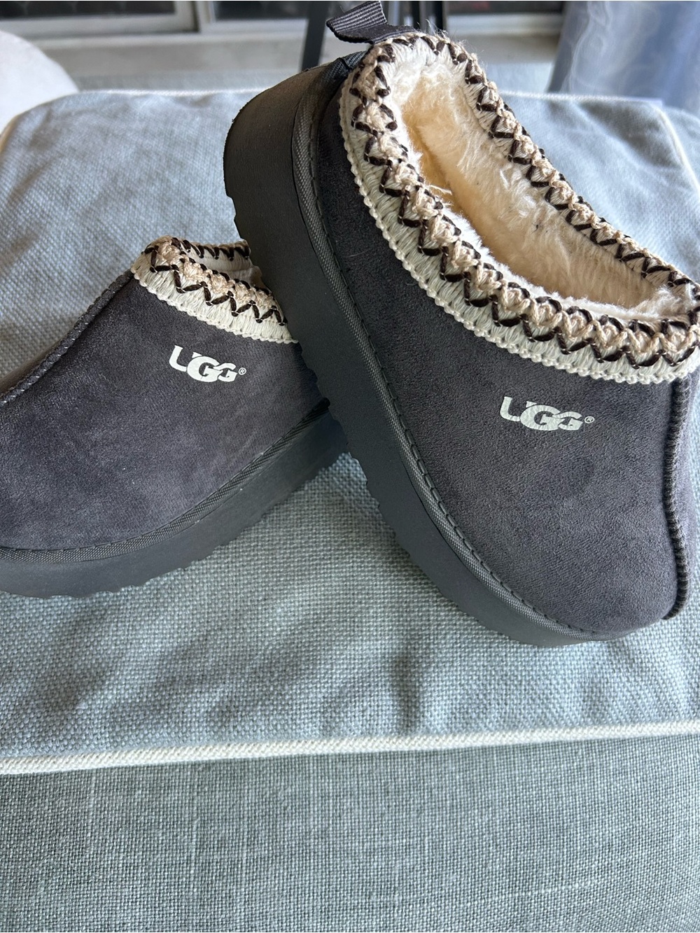 UGG Women's Charcoal Suede Shearling-Lined Slip-On Clog worn once!